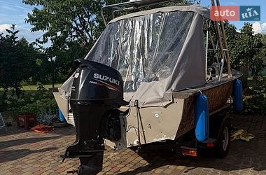 Катер Tracker Targa 2001 в Старых Петровцах