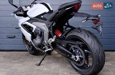 Мотоцикл Спорт-туризм Triumph Daytona 660 2024 в 