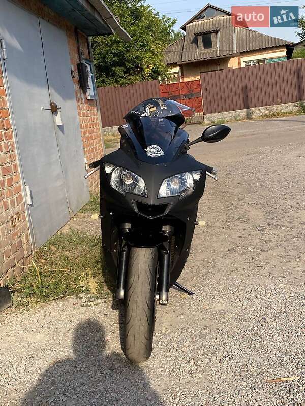 Triumph Daytona 2004