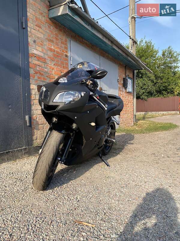 Спортбайк Triumph Daytona 2004 в Гадячі