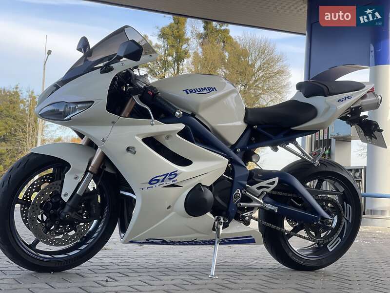Спортбайк Triumph Daytona 2010 в Дубно