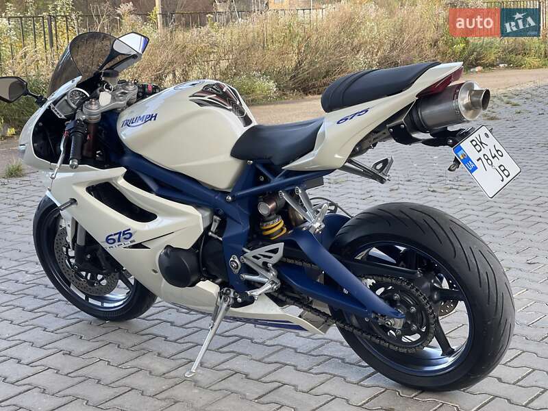 Спортбайк Triumph Daytona 2010 в Дубно