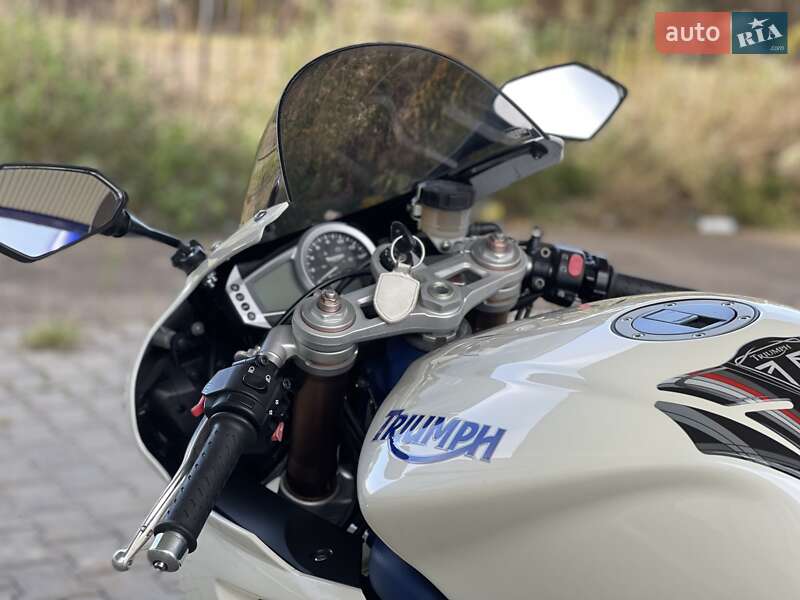Спортбайк Triumph Daytona 2010 в Дубно