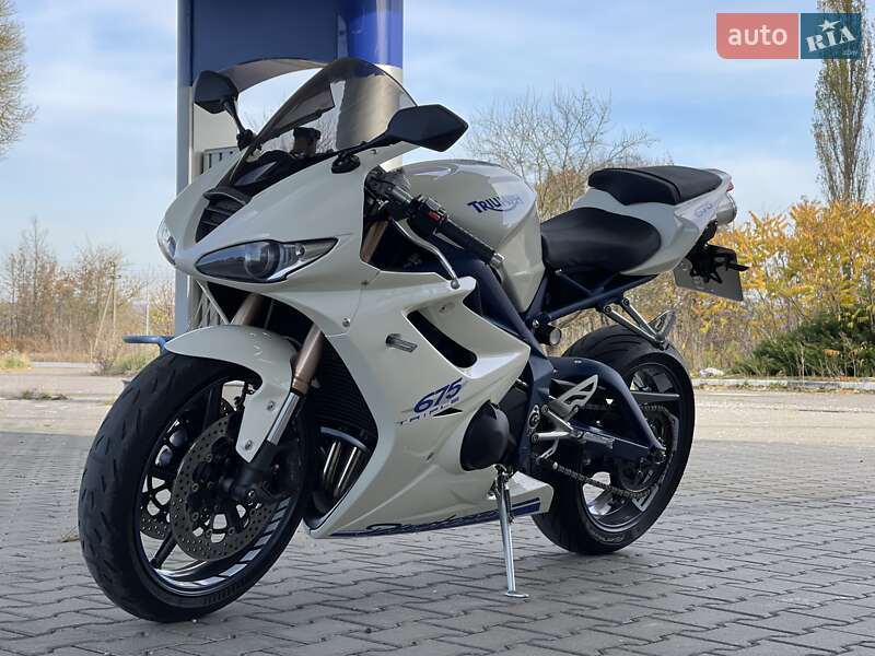 Спортбайк Triumph Daytona 2010 в Дубно