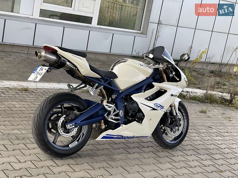 Спортбайк Triumph Daytona 2010 в Дубно