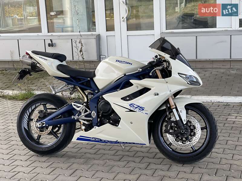 Спортбайк Triumph Daytona 2010 в Дубно