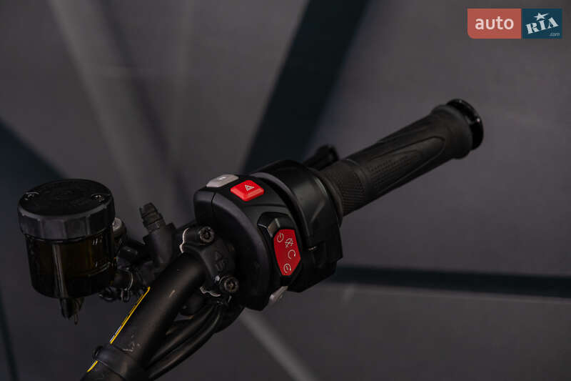 Мотоцикл Без обтекателей (Naked bike) Triumph Speed Triple 2021 в Киеве