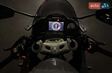 Мотоцикл Спорт-туризм Triumph Speed Triple 2022 в 