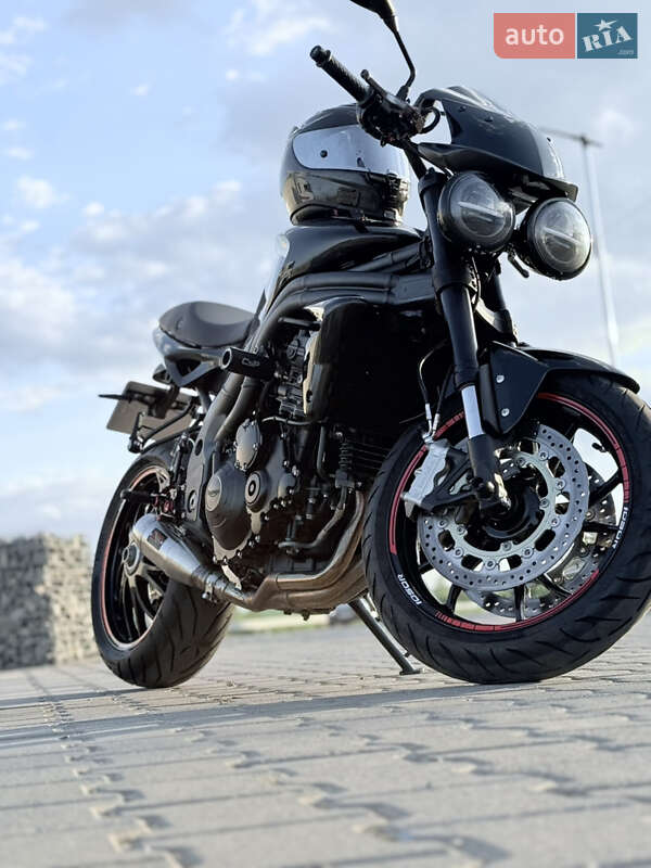 Мотоцикл Без обтекателей (Naked bike) Triumph Speed Triple 2010 в Черновцах