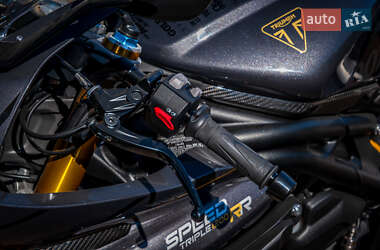 Спортбайк Triumph Speed Triple 2023 в 