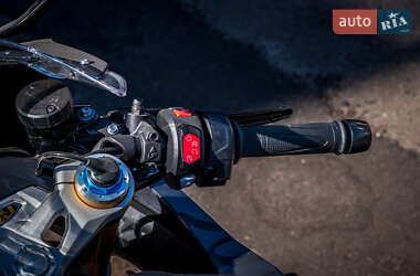 Спортбайк Triumph Speed Triple 2023 в 