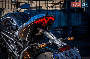 Спортбайк Triumph Speed Triple 2023 в 