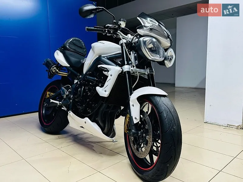 Triumph Street Triple R 2013