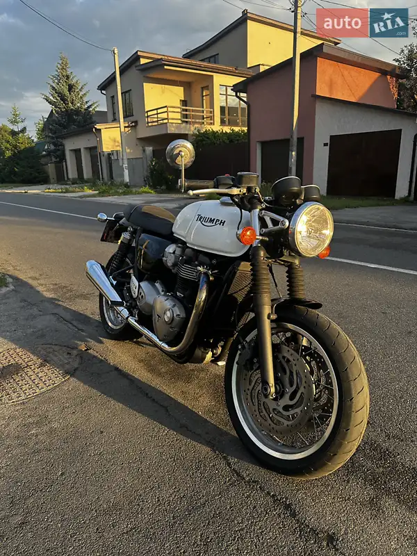 Triumph Thruxton 2016