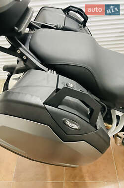 Мотоцикл Багатоцільовий (All-round) Triumph Tiger 2010 в 