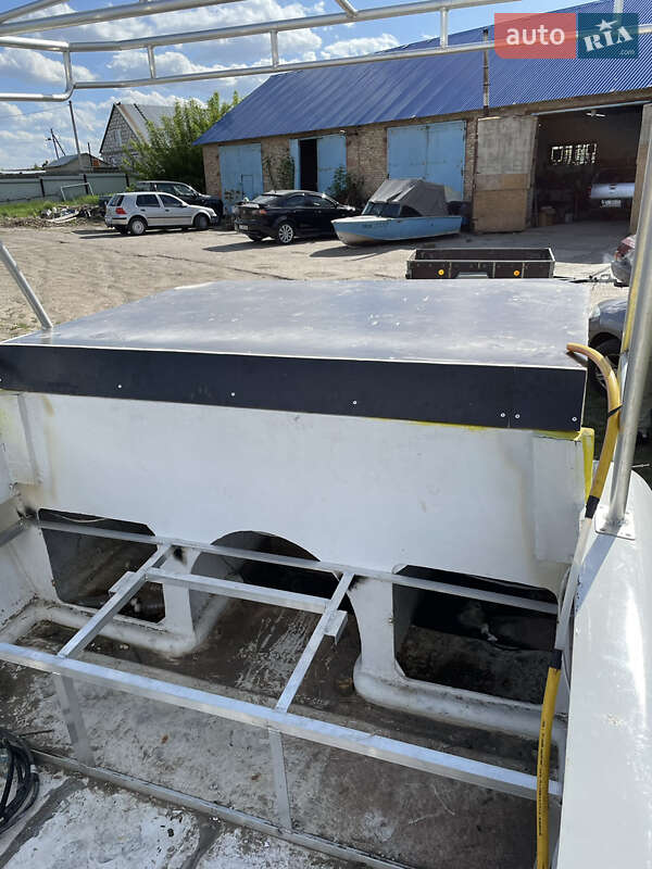 Катер Тунец 8 2010 в Ржищеві