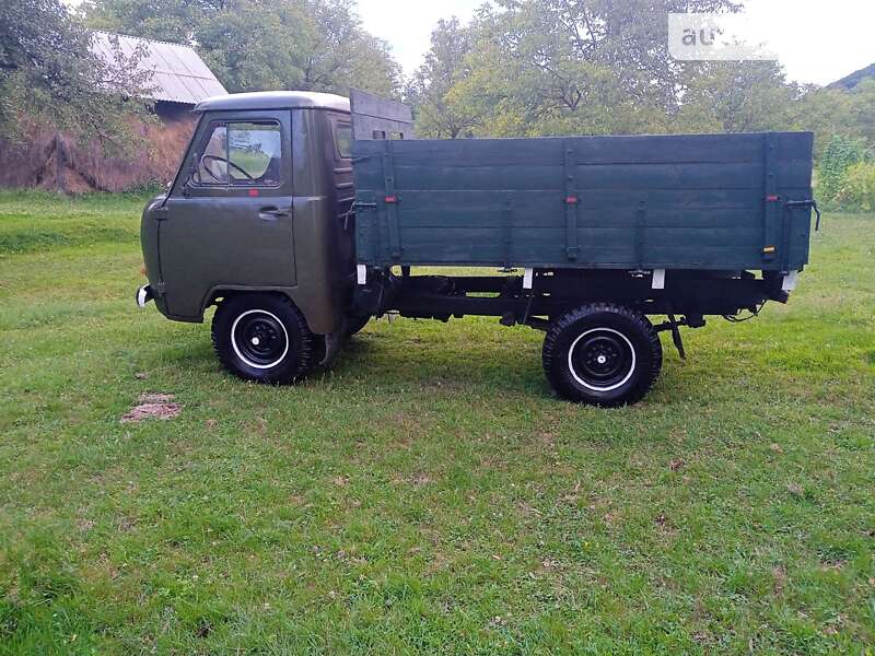 Седан УАЗ 3303 1990 в Тячеве