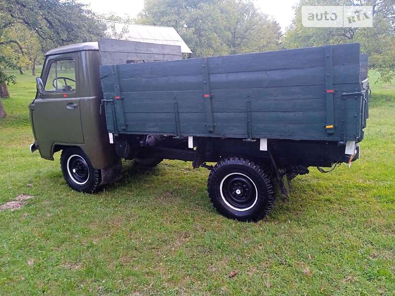 Седан УАЗ 3303 1990 в Тячеве