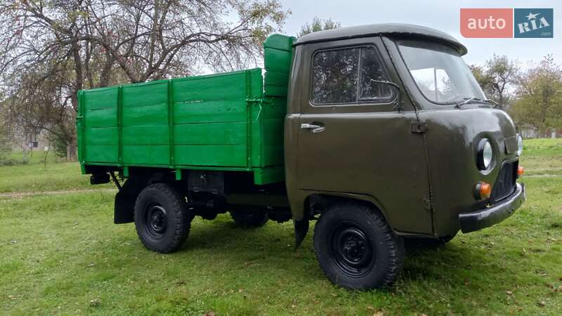 Седан УАЗ 3303 1990 в Тячеве