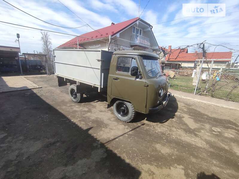 Седан УАЗ 452 1984 в Коломиї