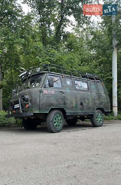 Грузовой фургон УАЗ 452 1986 в 