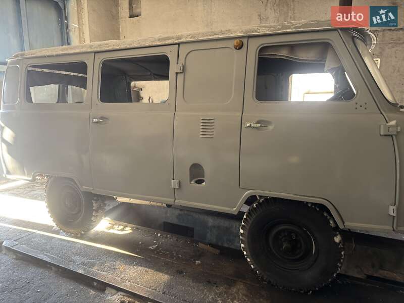 Внедорожник / Кроссовер УАЗ 452 1984 в Каневе