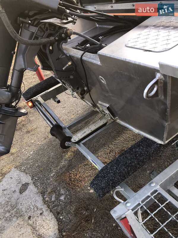 Лодка UMS 420 2021 в Киеве