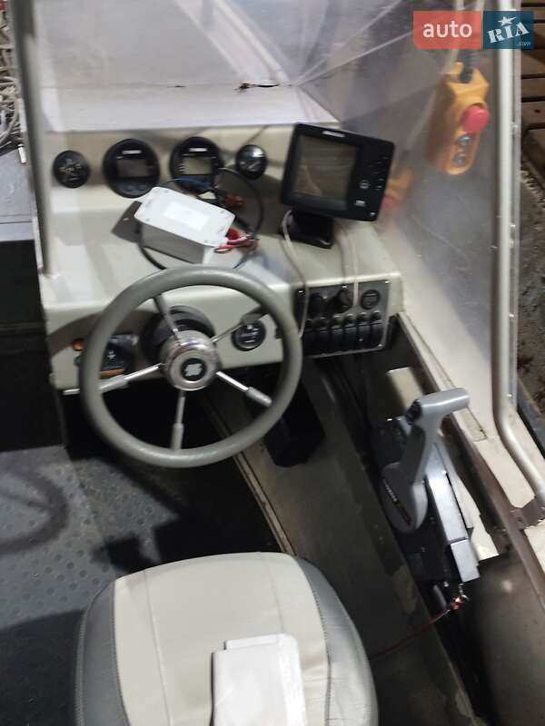 Катер UMS 500 2006 в Маяках