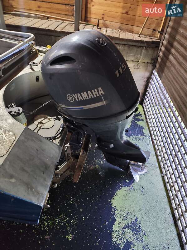 Катер UMS 500 2006 в Маяках