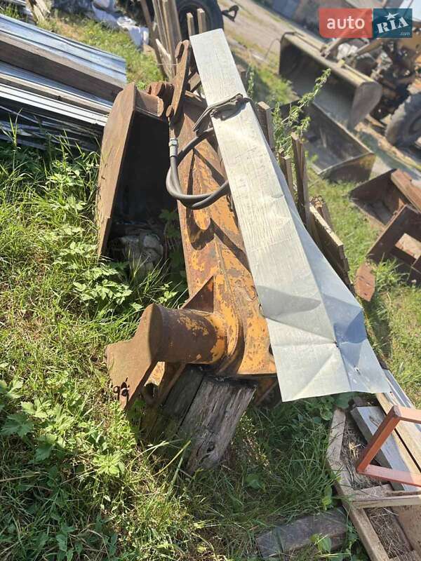 Фронтальный погрузчик UN 053 1980 в Тараще