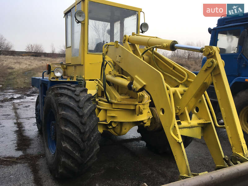Экскаватор погрузчик UN 053 1990 в Мироновке