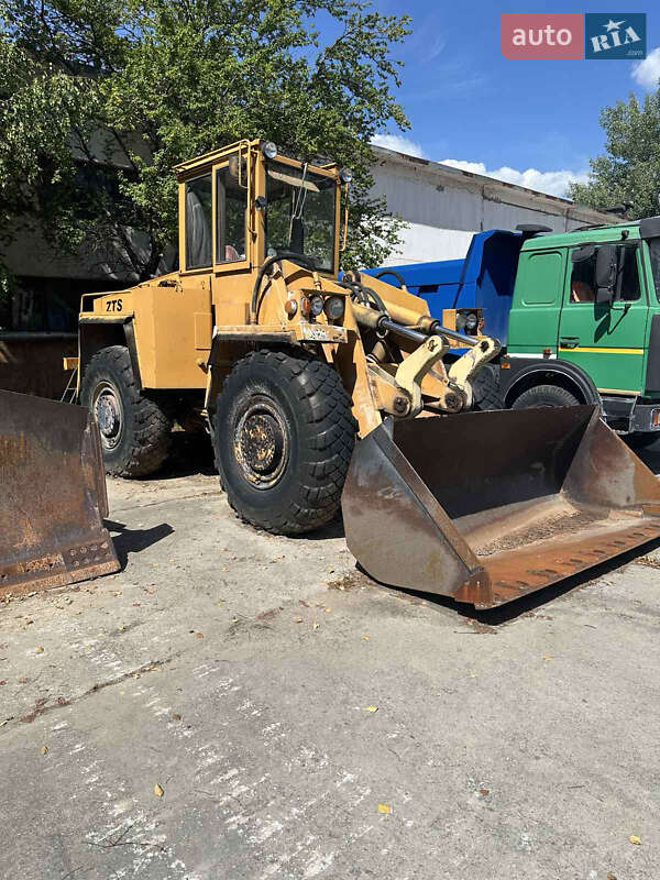 Фронтальный погрузчик UNC 200 1988 в Вараше