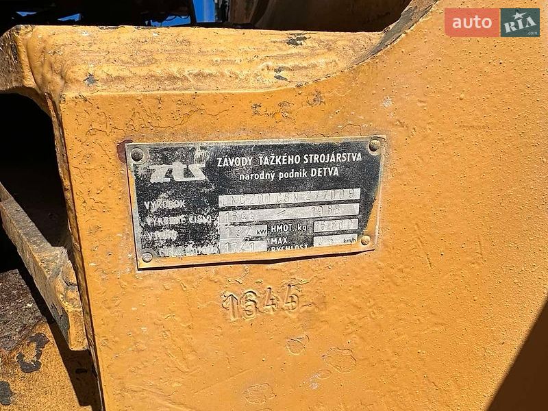 Фронтальный погрузчик UNC 200 1988 в Вараше