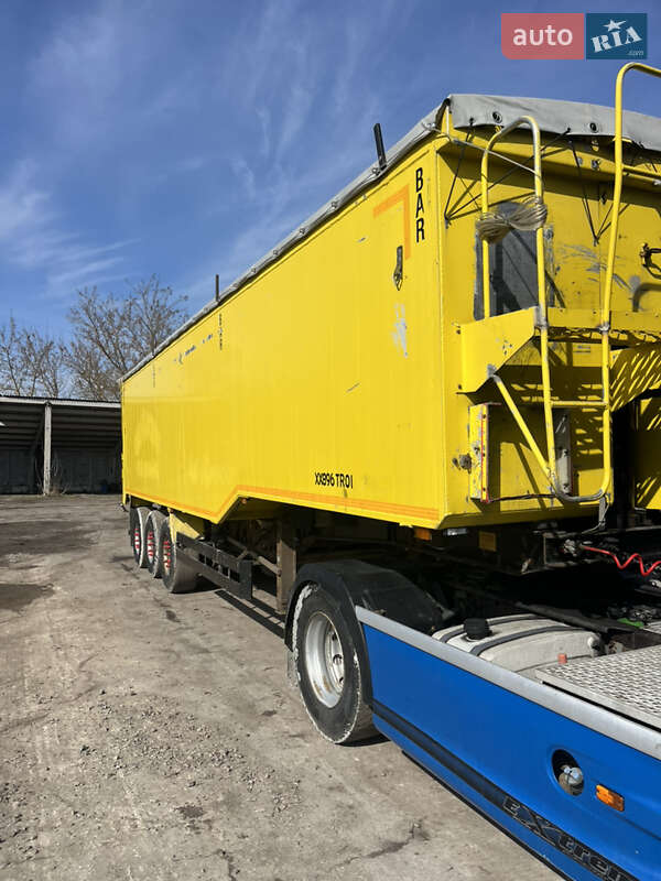 Зерновоз - напівпричіп United Trailers 6017 2008 в Золочеві