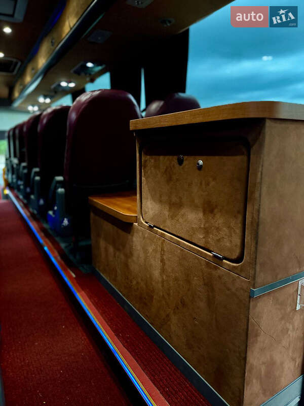 Туристичний / Міжміський автобус Van Hool Astron 2006 в Чернівцях