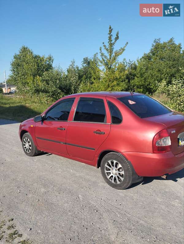 Седан ВАЗ / Lada 1118 Калина 2006 в Звягеле