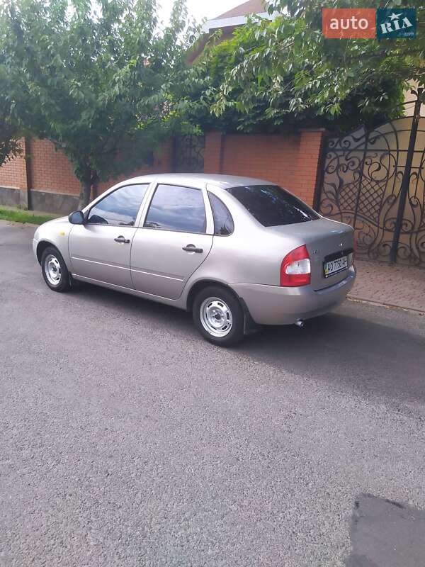 Седан ВАЗ / Lada 1118 Калина 2006 в Мукачево