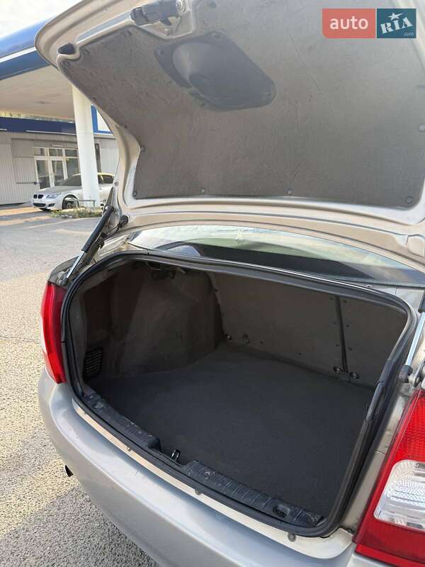 Седан ВАЗ / Lada 1118 Калина 2006 в Черновцах