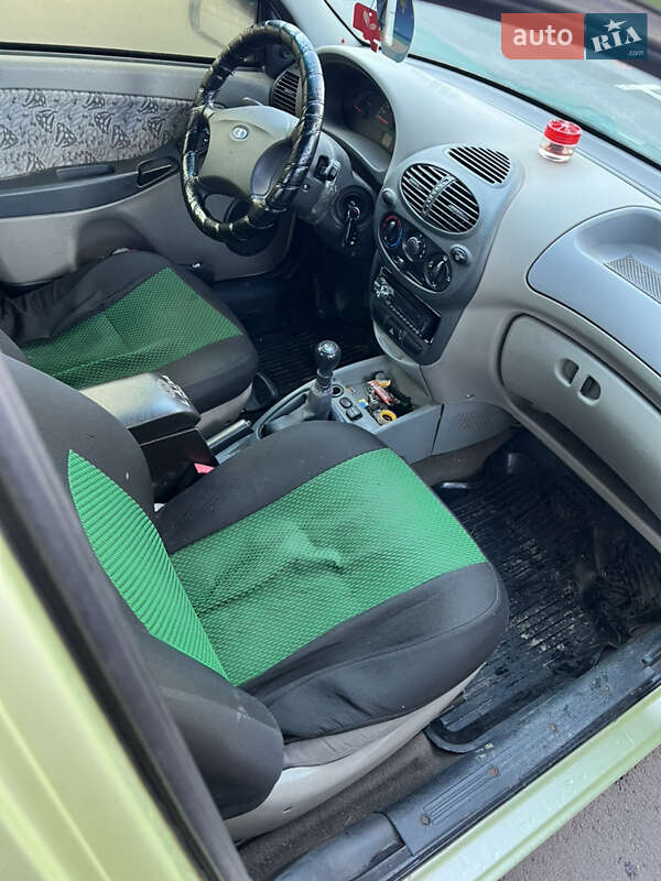 Седан ВАЗ / Lada 1118 Калина 2006 в Дубно