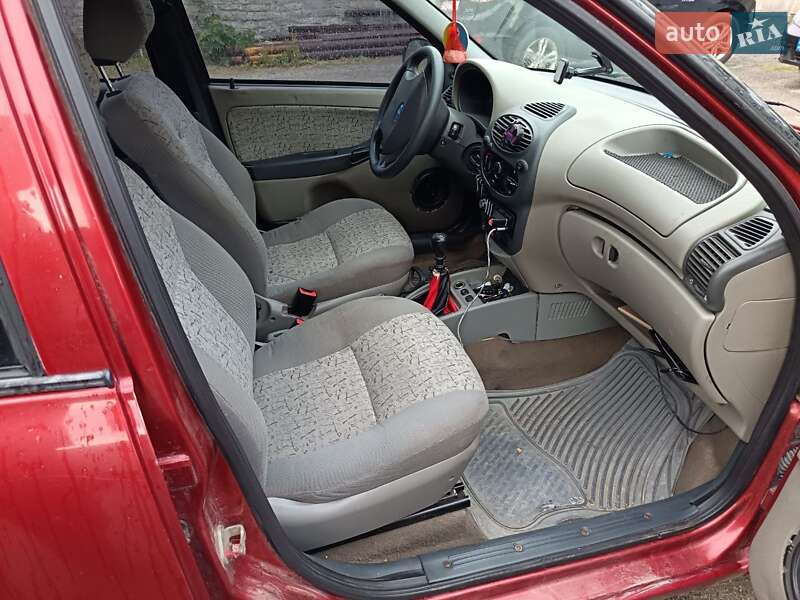 Седан ВАЗ / Lada 1118 Калина 2006 в Каменец-Подольском