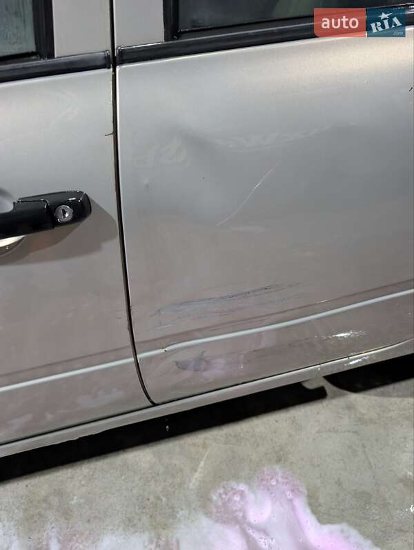 Седан ВАЗ / Lada 1118 Калина 2005 в Ужгороде фото 2 Седан ВАЗ / Lada 1118 Калина 2005 в Ужгороде