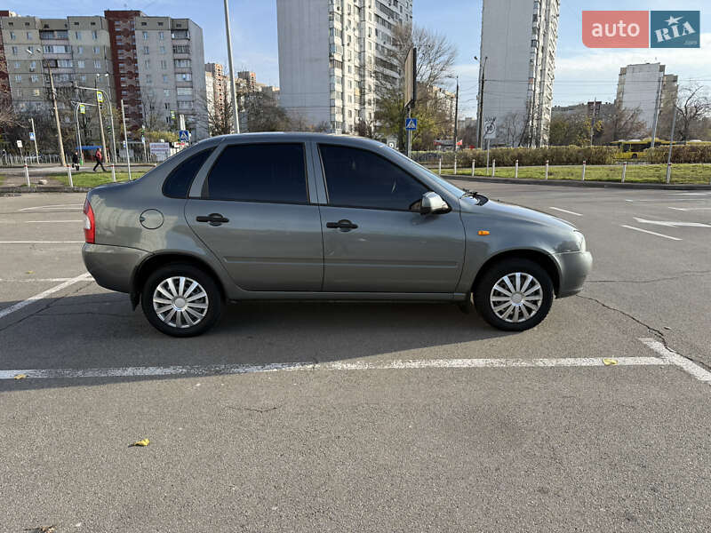 Седан ВАЗ / Lada 1118 Калина 2011 в Києві