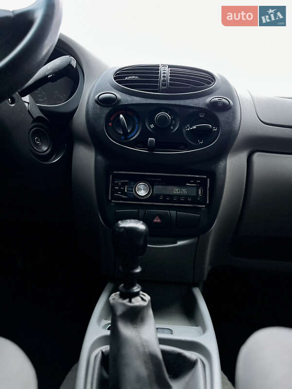 Седан ВАЗ / Lada 1118 Калина 2006 в Чернівцях