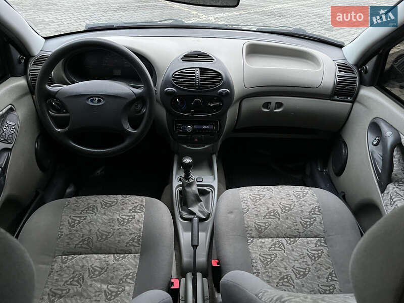 Седан ВАЗ / Lada 1118 Калина 2006 в Чернівцях