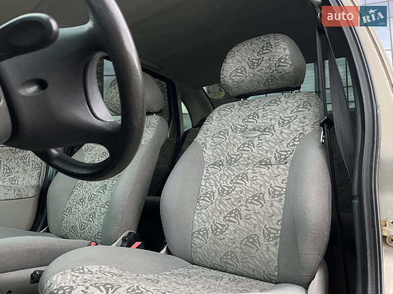 Седан ВАЗ / Lada 1118 Калина 2006 в Чернівцях