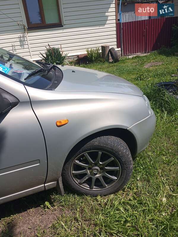 Седан ВАЗ / Lada 1118 Калина 2007 в Делятине