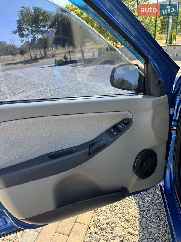 Хетчбек ВАЗ / Lada 1119 Калина 2008 в Южному