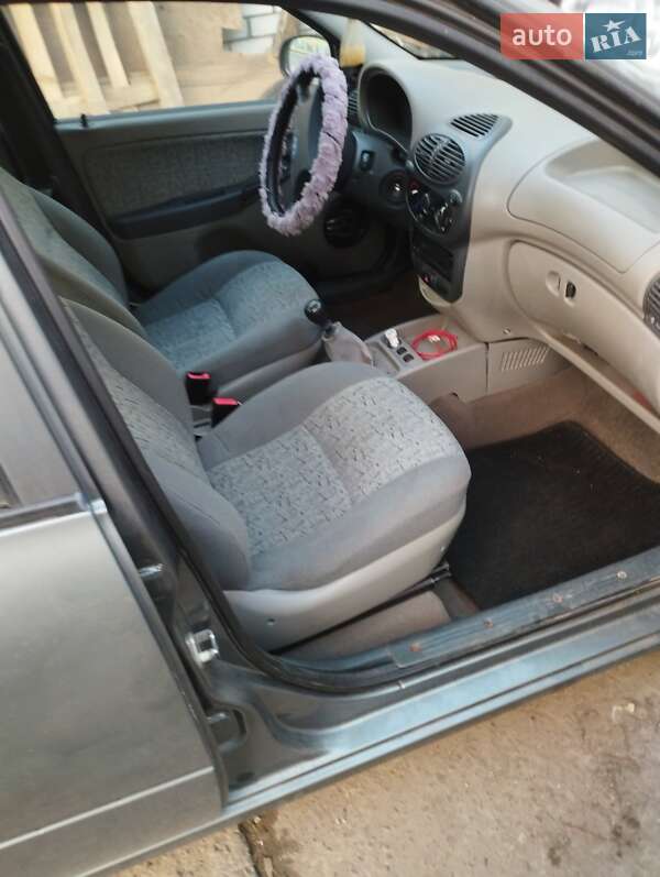 Хэтчбек ВАЗ / Lada 1119 Калина 2007 в Киеве фото 2 Хэтчбек ВАЗ / Lada 1119 Калина 2007 в Киеве