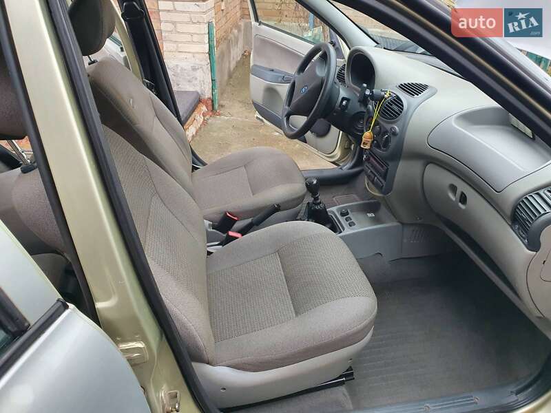 Хетчбек ВАЗ / Lada 1119 Калина 2009 в Запоріжжі фото 6 Хетчбек ВАЗ / Lada 1119 Калина 2009 в Запоріжжі