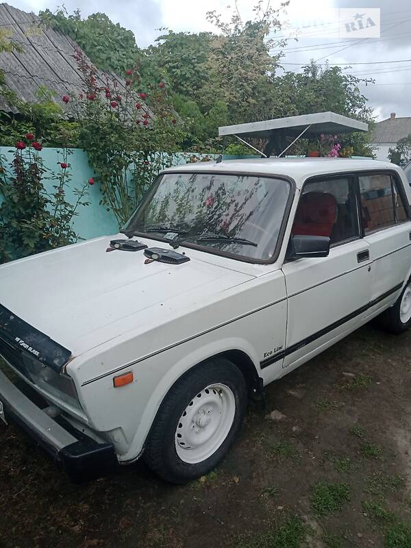 Седан ВАЗ / Lada 2105 1992 в Иваничах